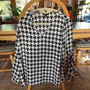 Alfani black and white blouse